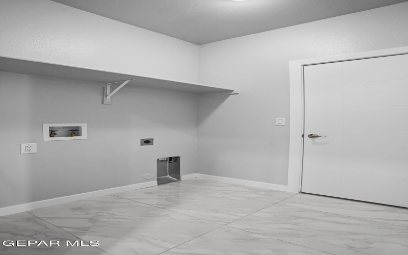 457 SANTIAGO MUNOS Street, Vinton, TX 79821, 4 Bedrooms Bedrooms, ,1 BathroomBathrooms,Residential,For Sale,457 SANTIAGO MUNOS Street,918739
