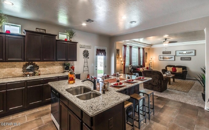 12800 De La Rosa Avenue, El Paso, TX 79928, 5 Bedrooms Bedrooms, ,2 BathroomsBathrooms,Residential,For Sale,12800 De La Rosa Avenue,919183