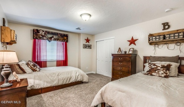 12800 De La Rosa Avenue, El Paso, TX 79928, 5 Bedrooms Bedrooms, ,2 BathroomsBathrooms,Residential,For Sale,12800 De La Rosa Avenue,919183