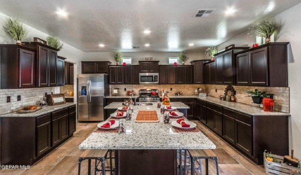 12800 De La Rosa Avenue, El Paso, TX 79928, 5 Bedrooms Bedrooms, ,2 BathroomsBathrooms,Residential,For Sale,12800 De La Rosa Avenue,919183