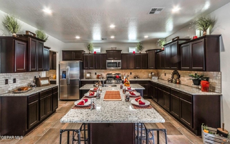 12800 De La Rosa Avenue, El Paso, TX 79928, 5 Bedrooms Bedrooms, ,2 BathroomsBathrooms,Residential,For Sale,12800 De La Rosa Avenue,919183
