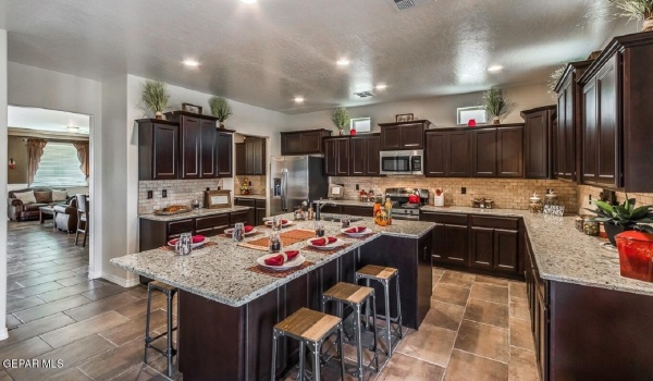 12800 De La Rosa Avenue, El Paso, TX 79928, 5 Bedrooms Bedrooms, ,2 BathroomsBathrooms,Residential,For Sale,12800 De La Rosa Avenue,919183