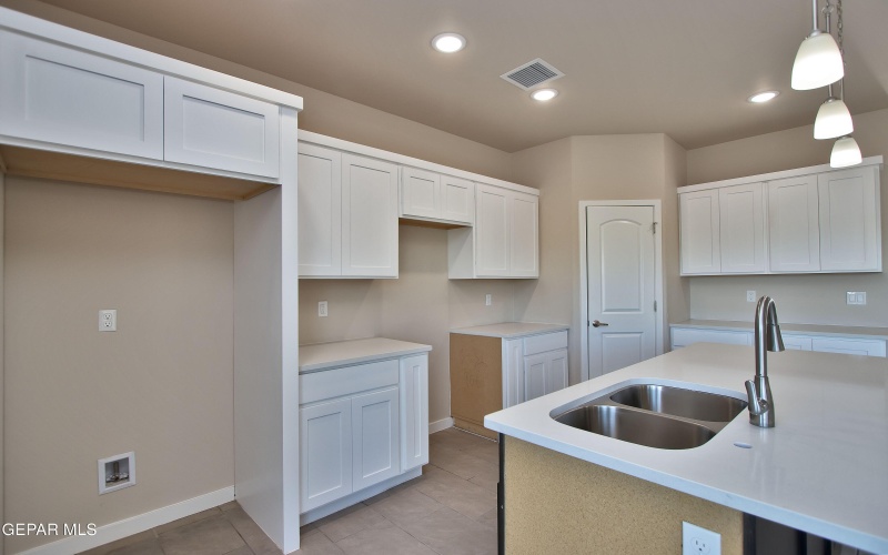 5905 Ruidoso Downs Street, El Paso, TX 79932, 4 Bedrooms Bedrooms, ,1 BathroomBathrooms,Residential,For Sale,5905 Ruidoso Downs Street,921385