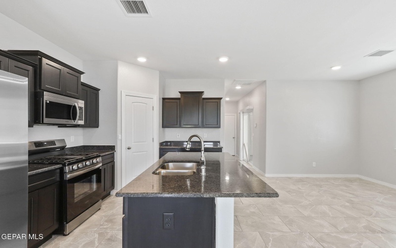 5888 KOBE BRYANT Street, El Paso, TX 79924, 3 Habitaciones Habitaciones , ,1 BañoBaños,Residential,En Venta,5888 KOBE BRYANT Street,921606