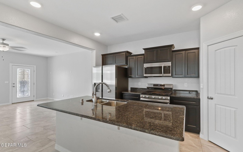 5888 KOBE BRYANT Street, El Paso, TX 79924, 3 Habitaciones Habitaciones , ,1 BañoBaños,Residential,En Venta,5888 KOBE BRYANT Street,921606