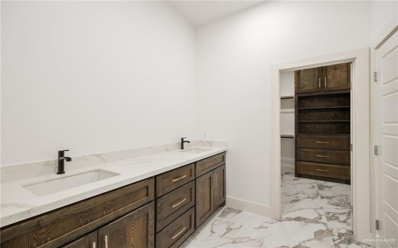 3655 Macquarie Drive, Edinburg, TX 78542, 3 Bedrooms Bedrooms, ,2 BathroomsBathrooms,Residential,For Sale,3655 Macquarie Drive,438101
