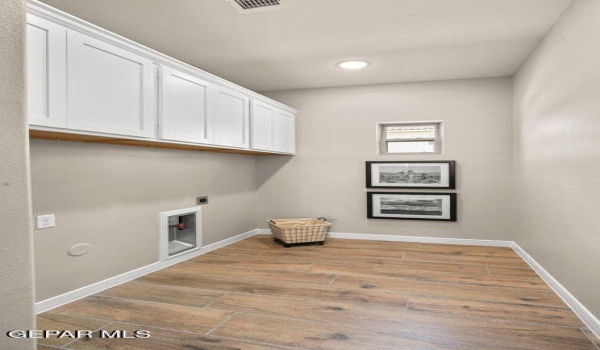 913 Raegil Street, El Paso, TX 79928, 3 Bedrooms Bedrooms, ,1 BathroomBathrooms,Residential,For Sale,913 Raegil Street,921737