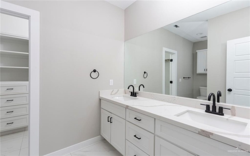 9206 N 25th Lane, McAllen, TX 78504, 3 Habitaciones Habitaciones , ,2 BañosBaños,Residential,En Venta,9206 N 25th Lane,440248