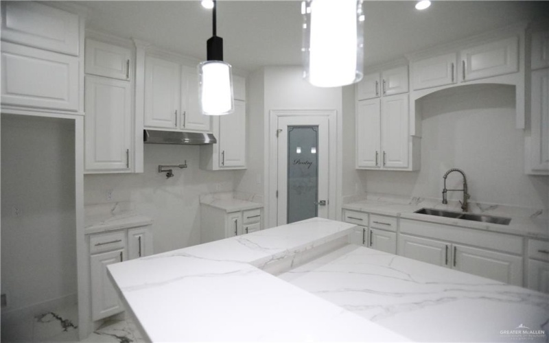 1712 Trophy Drive, Edinburg, TX 78542, 3 Bedrooms Bedrooms, ,3 BathroomsBathrooms,Residential,For Sale,1712 Trophy Drive,443000