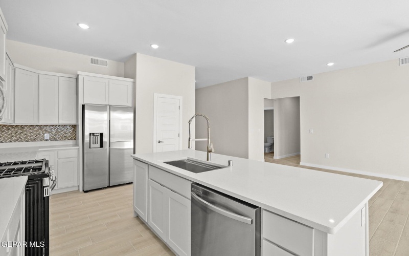 638 DAVI'S GREENWOOD COURT, El Paso, TX 79938, 4 Habitaciones Habitaciones , ,3 BañosBaños,Residential,En Venta,638 DAVI'S GREENWOOD COURT,921897