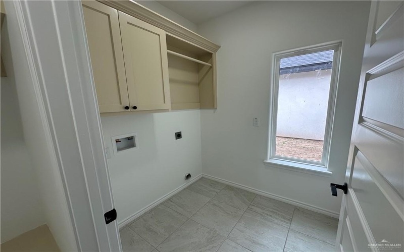 428 N Leon Avenue, Elsa, TX 78543, 3 Bedrooms Bedrooms, ,2 BathroomsBathrooms,Residential,For Sale,428 N Leon Avenue,449381