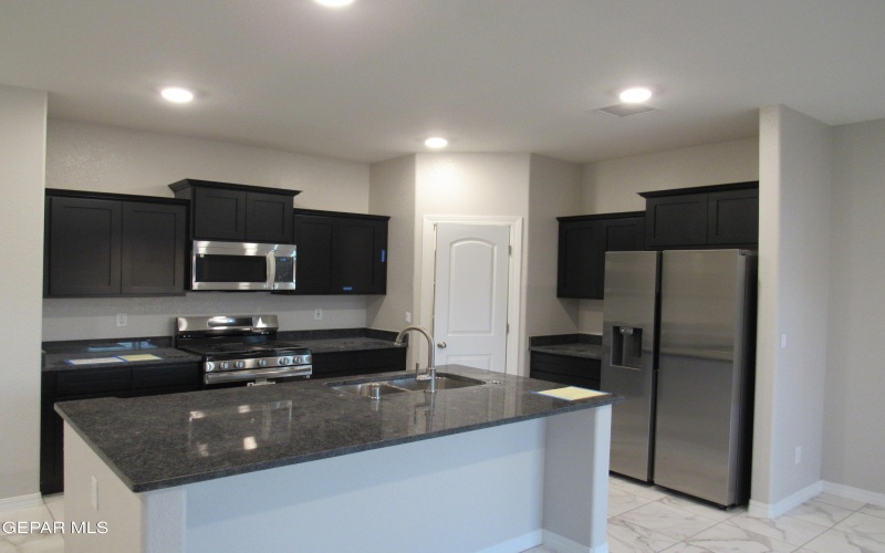 3717 Hill Top Place, El Paso, TX 79938, 4 Habitaciones Habitaciones , ,1 BañoBaños,Residential,En Venta,3717 Hill Top Place,922094