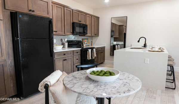 10680 Horn Circle #4, El Paso, TX 79927, 2 Bedrooms Bedrooms, ,2 BathroomsBathrooms,Residential Lease,For Rent,10680 Horn Circle,921021