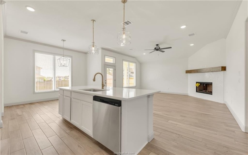 1615 Briscoe Manor Court, College Station, TX 77845, 3 Habitaciones Habitaciones , ,2 BañosBaños,Residential,En Venta,1615 Briscoe Manor Court,25000930