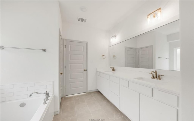 1615 Briscoe Manor Court, College Station, TX 77845, 3 Habitaciones Habitaciones , ,2 BañosBaños,Residential,En Venta,1615 Briscoe Manor Court,25000930