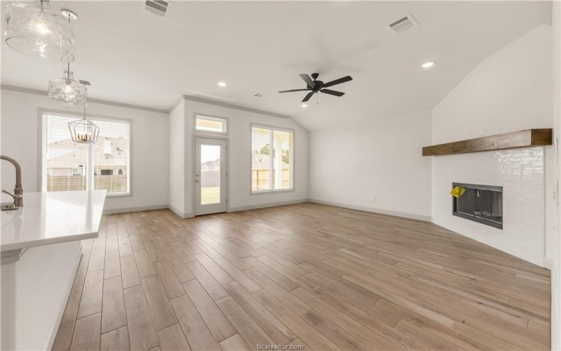 1615 Briscoe Manor Court, College Station, TX 77845, 3 Habitaciones Habitaciones , ,2 BañosBaños,Residential,En Venta,1615 Briscoe Manor Court,25000930