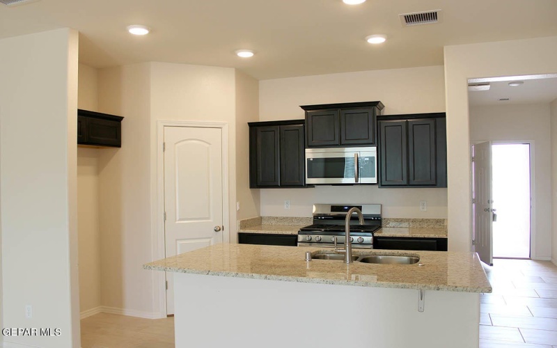 4792 Captain Isaac Camacho #B, El Paso, TX 79938, 3 Bedrooms Bedrooms, ,2 BathroomsBathrooms,Residential Lease,For Rent,4792 Captain Isaac Camacho,921045