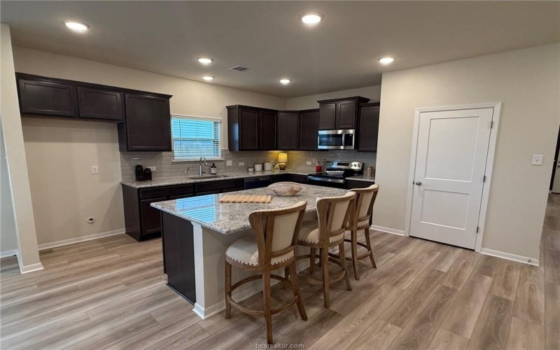 6303 Raleigh Drive, College Station, TX 77845, 4 Habitaciones Habitaciones , ,2 BañosBaños,Residential,En Venta,6303 Raleigh Drive,25001105