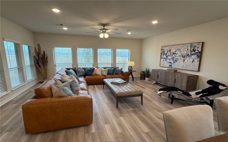 6303 Raleigh Drive, College Station, TX 77845, 4 Habitaciones Habitaciones , ,2 BañosBaños,Residential,En Venta,6303 Raleigh Drive,25001105