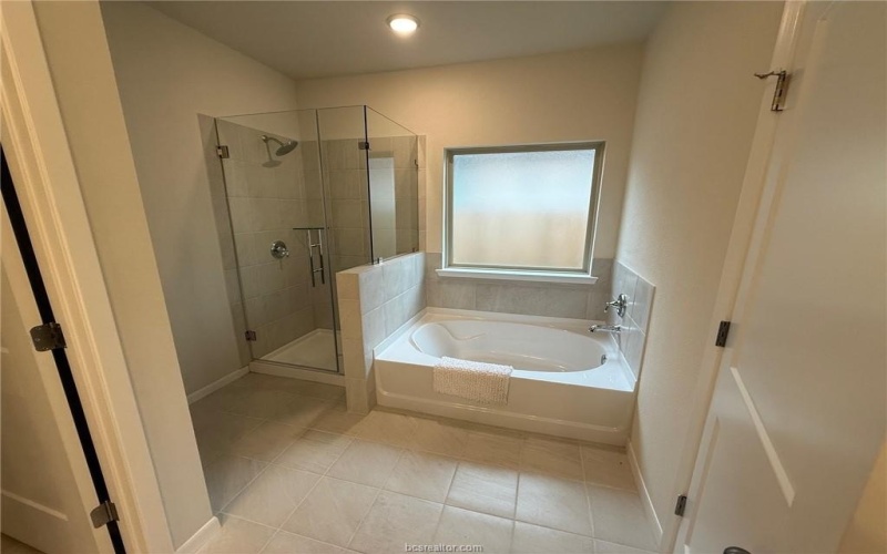 6303 Raleigh Drive, College Station, TX 77845, 4 Habitaciones Habitaciones , ,2 BañosBaños,Residential,En Venta,6303 Raleigh Drive,25001105