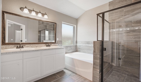 13864 Summer Valley Avenue, El Paso, TX 79928, 4 Bedrooms Bedrooms, ,3 BathroomsBathrooms,Residential,For Sale,13864 Summer Valley Avenue,921114