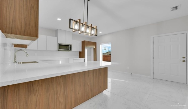 1007 Hidden Hills Street, Mission, TX 78572, ,Residential Multi Family,For Sale,1007 Hidden Hills Street,460174