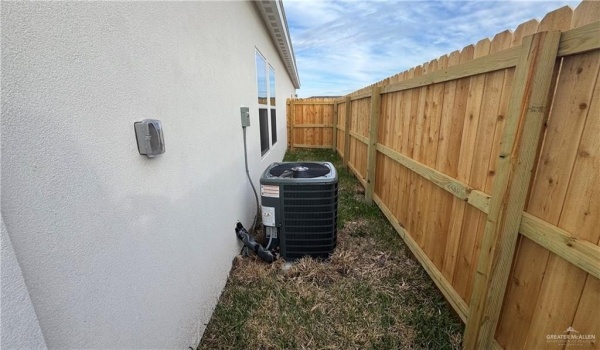 2309 N 43rd Street #4, McAllen, TX 78501, 2 Bedrooms Bedrooms, ,2 BathroomsBathrooms,Residential Lease,For Rent,2309 N 43rd Street,460407