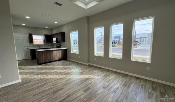 2309 N 43rd Street #4, McAllen, TX 78501, 2 Bedrooms Bedrooms, ,2 BathroomsBathrooms,Residential Lease,For Rent,2309 N 43rd Street,460407