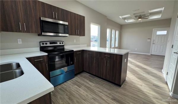 2313 N 43rd Street #4, McAllen, TX 78501, 2 Bedrooms Bedrooms, ,2 BathroomsBathrooms,Residential Lease,For Rent,2313 N 43rd Street,460421
