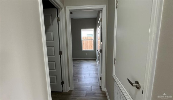 2313 N 43rd Street #4, McAllen, TX 78501, 2 Bedrooms Bedrooms, ,2 BathroomsBathrooms,Residential Lease,For Rent,2313 N 43rd Street,460421