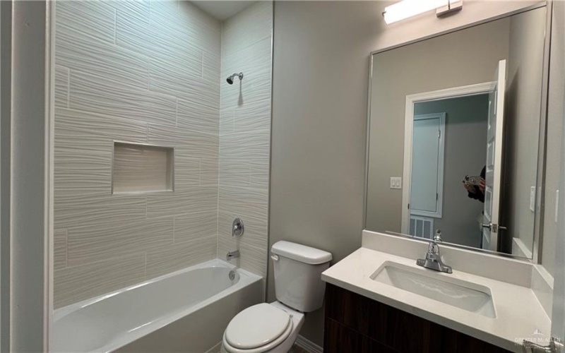 2313 N 43rd Street #4, McAllen, TX 78501, 2 Bedrooms Bedrooms, ,2 BathroomsBathrooms,Residential Lease,For Rent,2313 N 43rd Street,460421