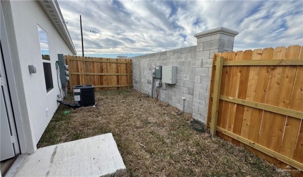 2313 N 43rd Street #4, McAllen, TX 78501, 2 Bedrooms Bedrooms, ,2 BathroomsBathrooms,Residential Lease,For Rent,2313 N 43rd Street,460421