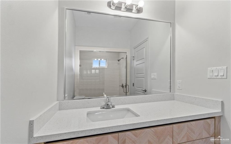 215 W Diamond Avenue, Mission, TX 78573, ,Residential Multi Family,For Sale,215 W Diamond Avenue,460451