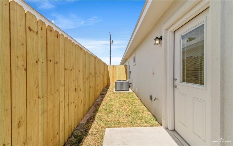 215 W Diamond Avenue, Mission, TX 78573, ,Residential Multi Family,For Sale,215 W Diamond Avenue,460451