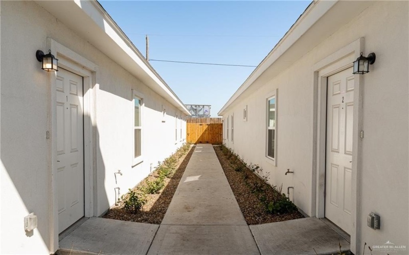 215 W Diamond Avenue, Mission, TX 78573, ,Residential Multi Family,For Sale,215 W Diamond Avenue,460451
