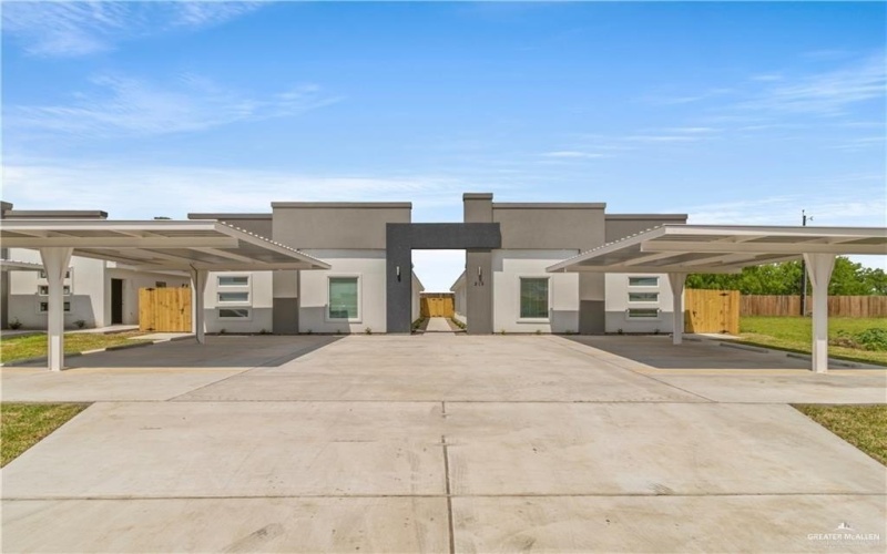 215 W Diamond Avenue, Mission, TX 78573, ,Residential Multi Family,For Sale,215 W Diamond Avenue,460451