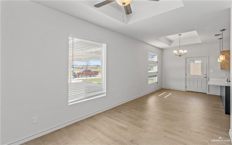 215 W Diamond Avenue, Mission, TX 78573, ,Residential Multi Family,For Sale,215 W Diamond Avenue,460451