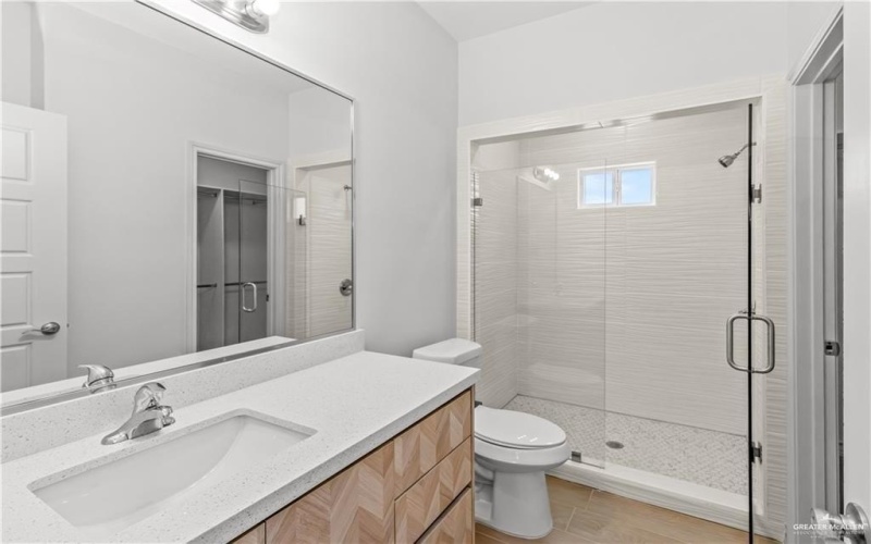 215 W Diamond Avenue, Mission, TX 78573, ,Residential Multi Family,For Sale,215 W Diamond Avenue,460451