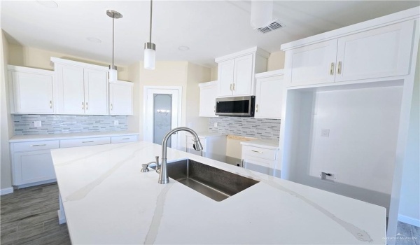 1013 Solaris Street, Edinburg, TX 78541, 3 Bedrooms Bedrooms, ,2 BathroomsBathrooms,Residential,For Sale,1013 Solaris Street,461056