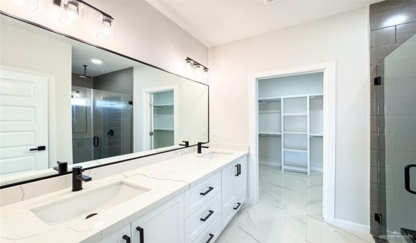 5008 Duke Avenue, McAllen, TX 78504, 3 Bedrooms Bedrooms, ,2 BathroomsBathrooms,Residential,For Sale,5008 Duke Avenue,461338