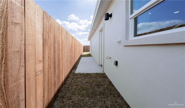 2605 Sage Drive, Weslaco, TX 78596, ,Residential Multi Family,En Venta,2605 Sage Drive,461364