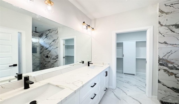 8039 N 48th Lane, McAllen, TX 78504, 3 Bedrooms Bedrooms, ,2 BathroomsBathrooms,Residential,For Sale,8039 N 48th Lane,461373