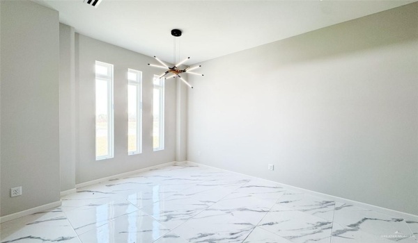 8039 N 48th Lane, McAllen, TX 78504, 3 Bedrooms Bedrooms, ,2 BathroomsBathrooms,Residential,For Sale,8039 N 48th Lane,461373