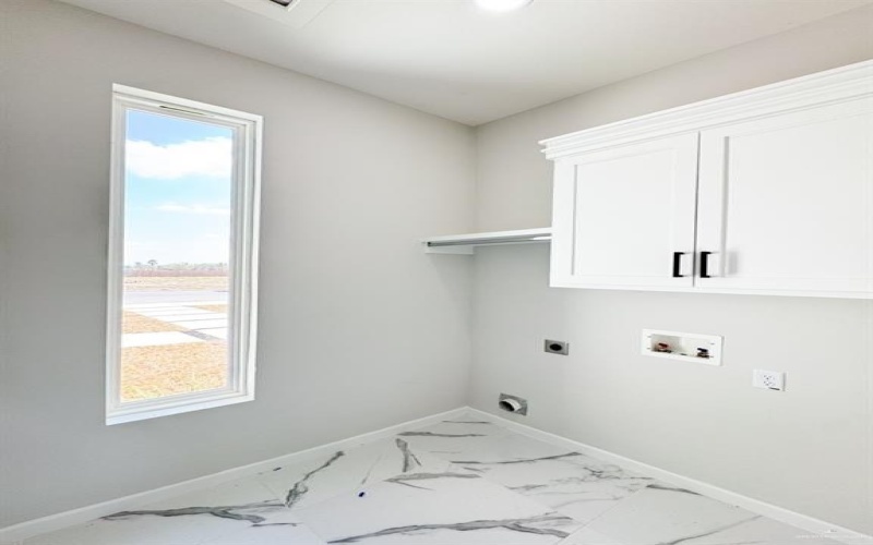 8039 N 48th Lane, McAllen, TX 78504, 3 Bedrooms Bedrooms, ,2 BathroomsBathrooms,Residential,For Sale,8039 N 48th Lane,461373