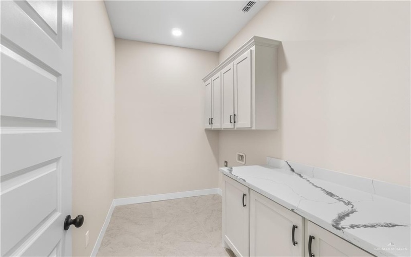 5308 N 42nd Street, McAllen, TX 78504, 3 Habitaciones Habitaciones , ,2 BañosBaños,Residential,En Venta,5308 N 42nd Street,461409