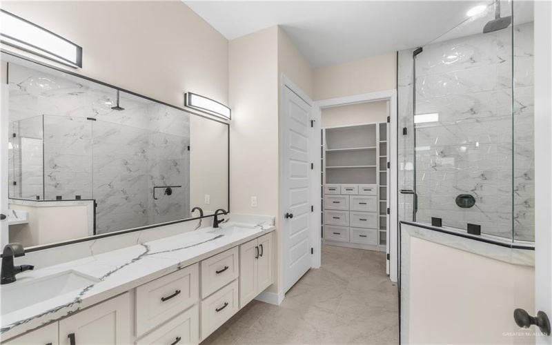 5308 N 42nd Street, McAllen, TX 78504, 3 Habitaciones Habitaciones , ,2 BañosBaños,Residential,En Venta,5308 N 42nd Street,461409