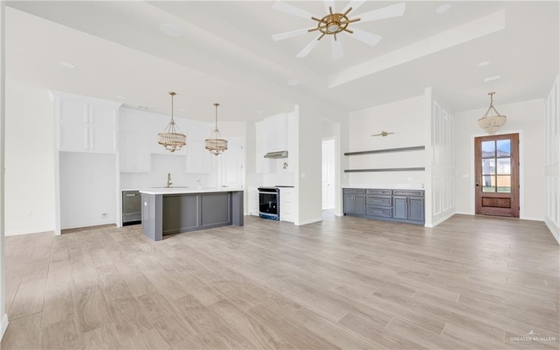 8015 N 48th Lane, McAllen, TX 78504, 4 Habitaciones Habitaciones , ,3 BañosBaños,Residential,En Venta,8015 N 48th Lane,461570