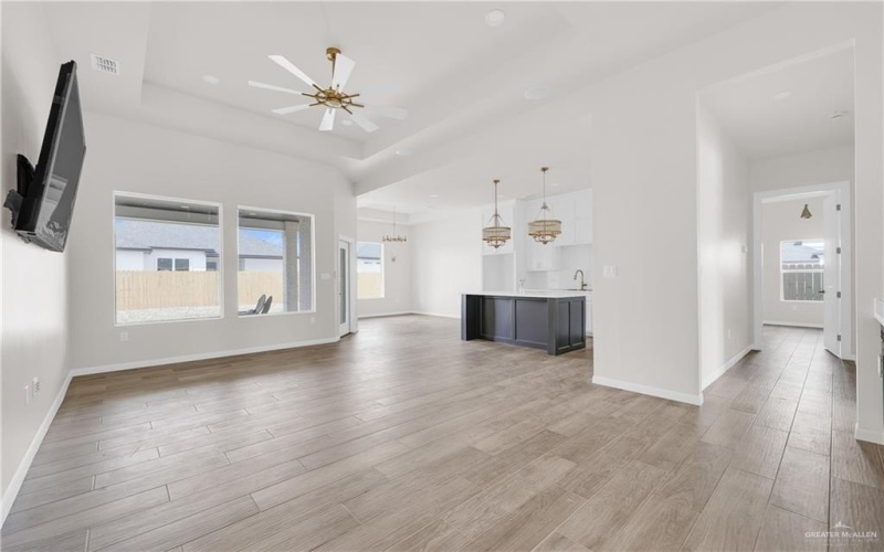 8015 N 48th Lane, McAllen, TX 78504, 4 Habitaciones Habitaciones , ,3 BañosBaños,Residential,En Venta,8015 N 48th Lane,461570