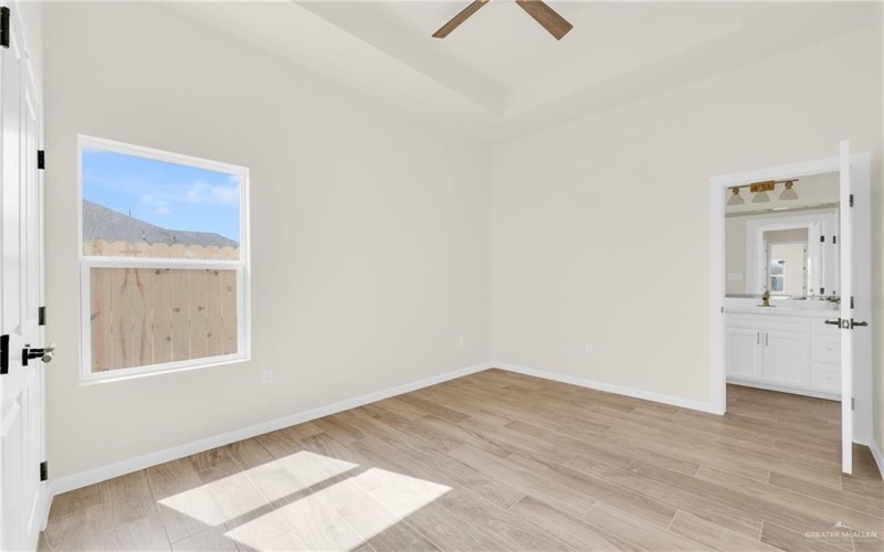 8015 N 48th Lane, McAllen, TX 78504, 4 Habitaciones Habitaciones , ,3 BañosBaños,Residential,En Venta,8015 N 48th Lane,461570