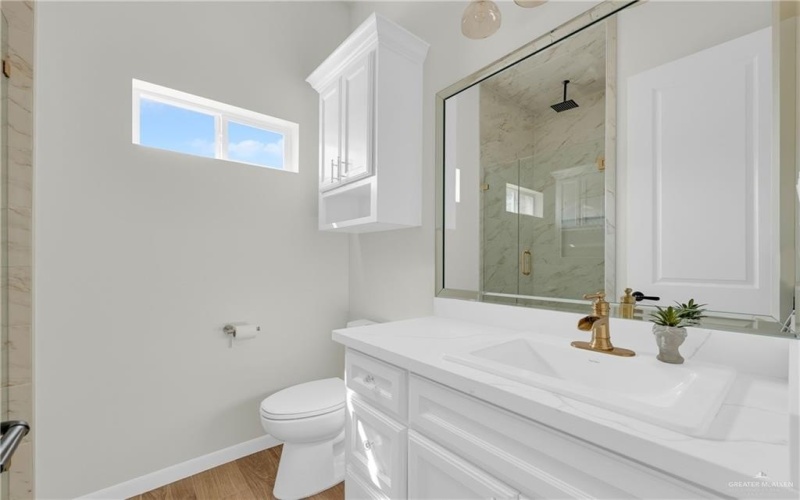 8015 N 48th Lane, McAllen, TX 78504, 4 Habitaciones Habitaciones , ,3 BañosBaños,Residential,En Venta,8015 N 48th Lane,461570